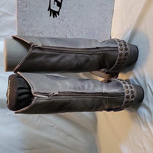 Women's FREEBIRD size 12 boots - Picture 3 of 11